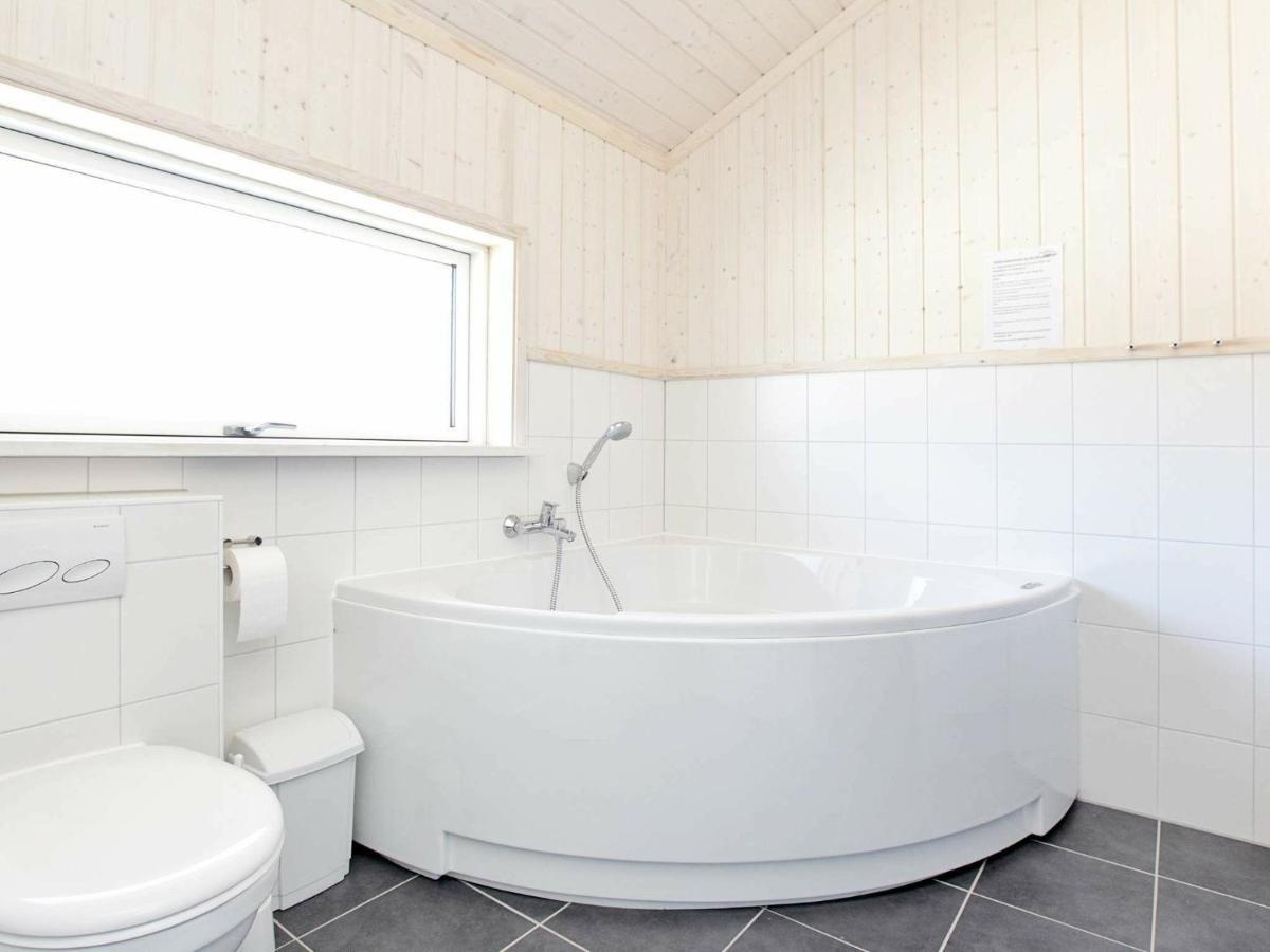 Four-Bedroom Holiday Home In Grossenbrode 1 ภายนอก รูปภาพ